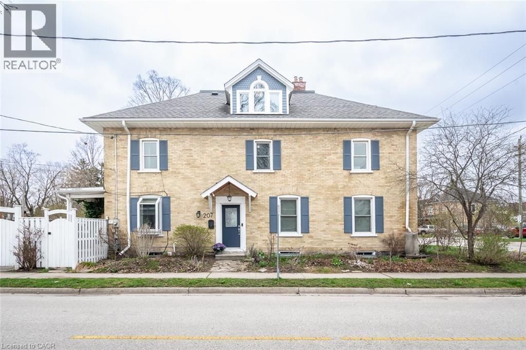 207 Waterloo Street N, Cambridge