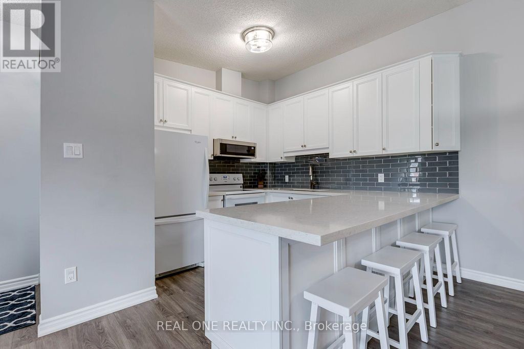 707 - 1701 Lampman Avenue, Burlington (uptown)