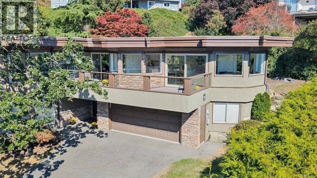 874 Kentwood Lane, Saanich