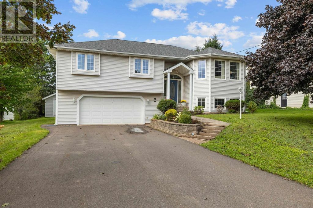 5 Nevin Lane, Cornwall