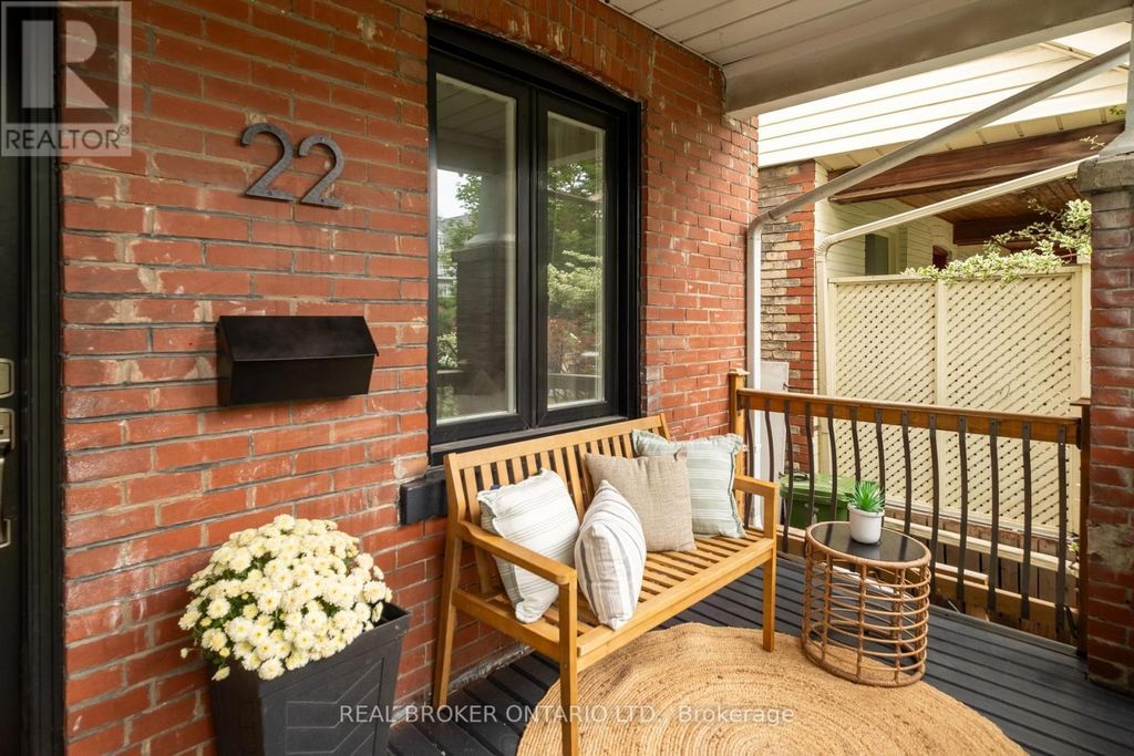 22 Stephenson Avenue, Toronto (east End-Danforth)