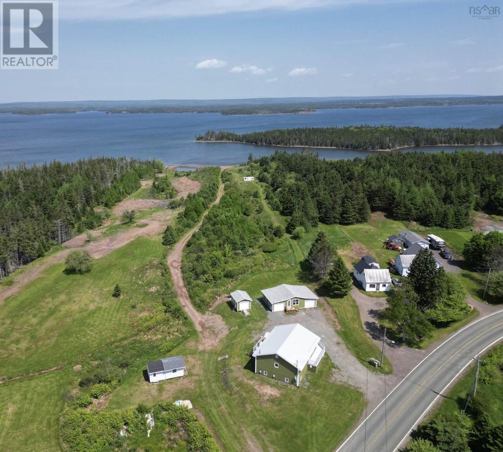 3123 Highway 320, D'escousse