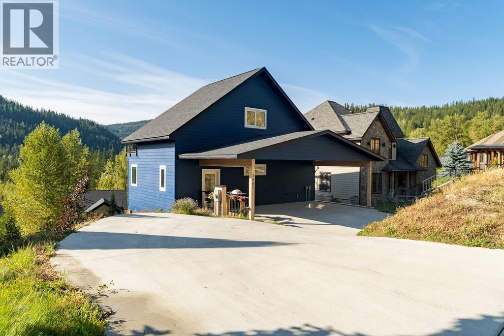 1007 Silvertip Road, Rossland