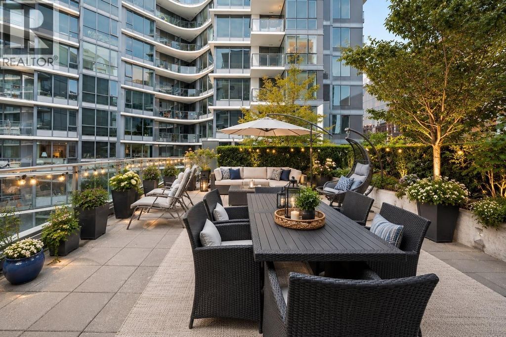 1251 38 Smithe Street, Vancouver