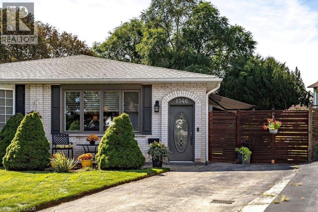 1346 Roylen Road, Oakville