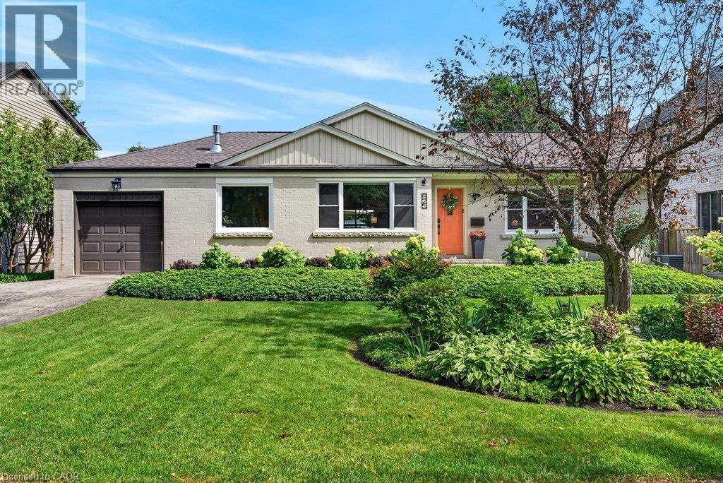 825 King Road, Burlington