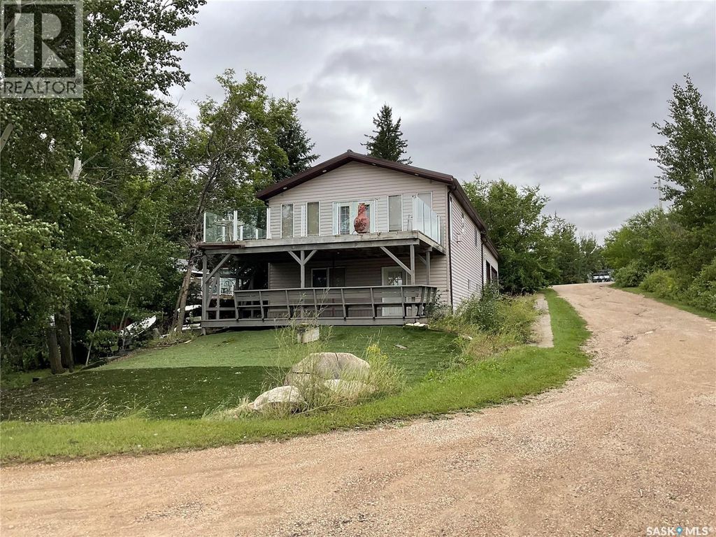75 Crescent Avenue, Wakaw Lake