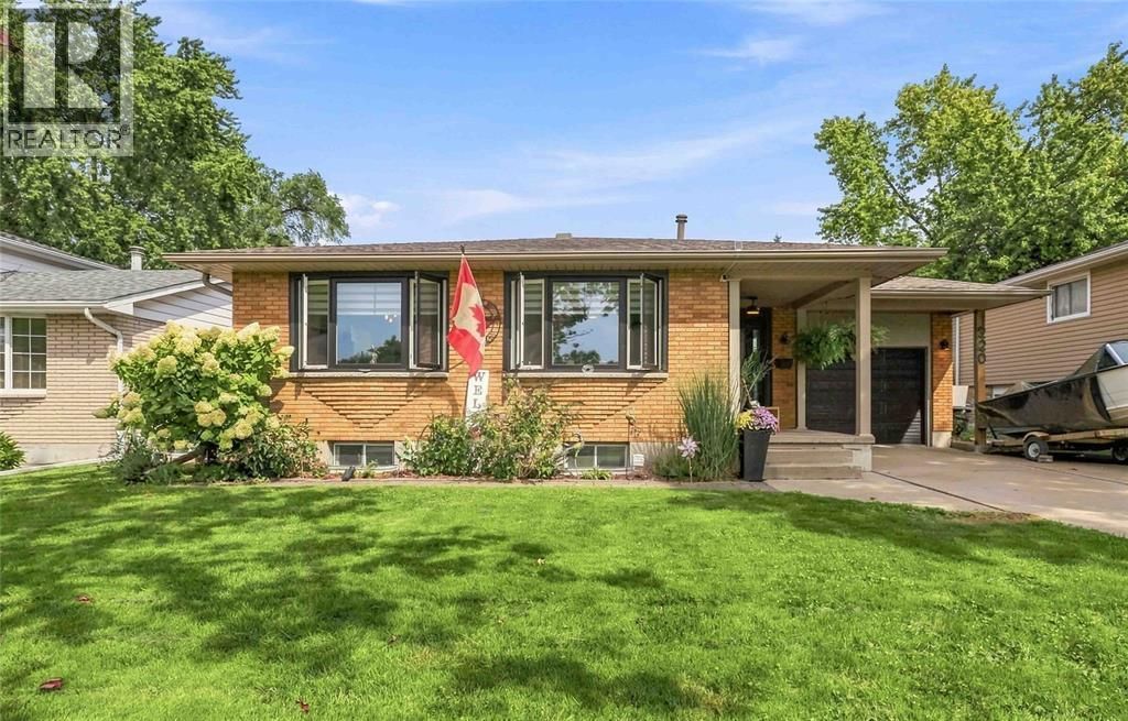 1220 Amsterdam Court, Sarnia