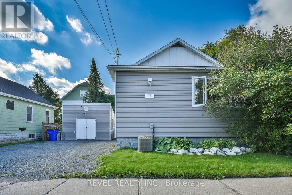 25 Shamrock Avenue, Timmins (tm - Outside East)