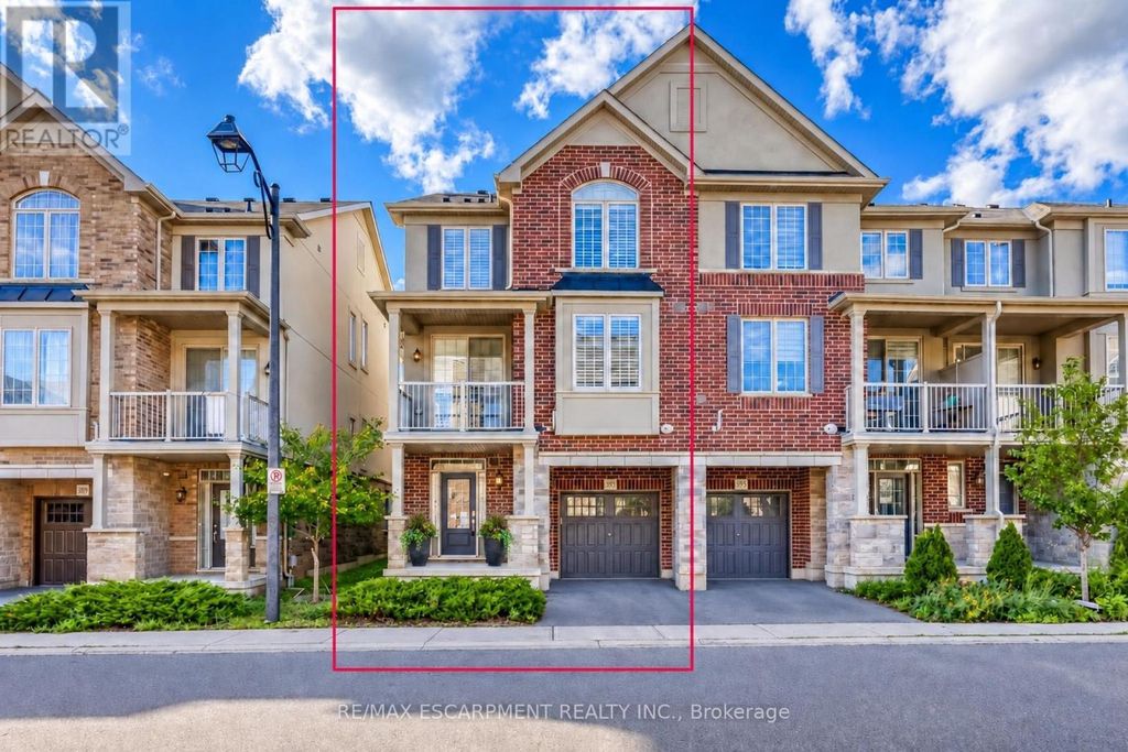 393 Grantham Common, Oakville (jm Joshua Meadows)