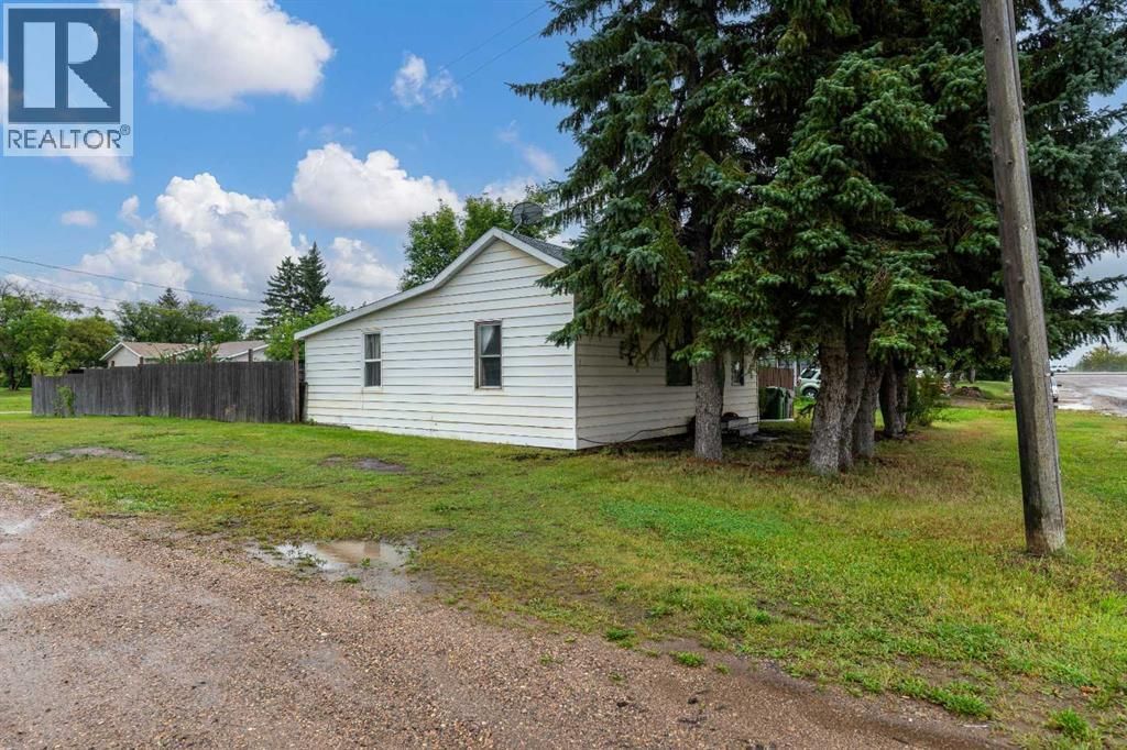 83 2 Street E, Lashburn