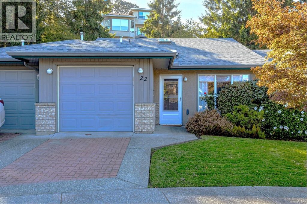 22 1473 Garnet Rd, Saanich