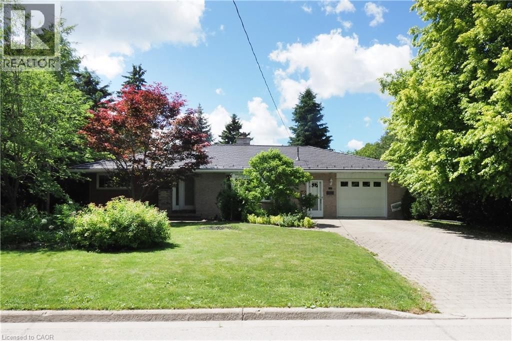 835 York Avenue N, Listowel