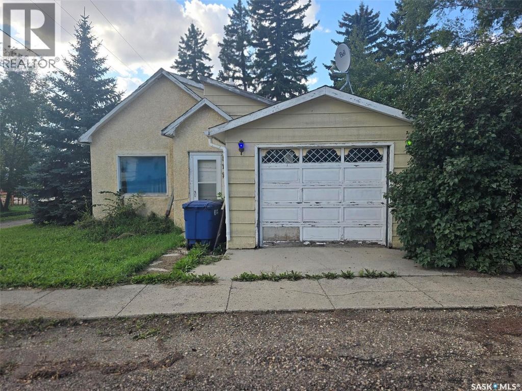 115 1st Street E, Glenavon