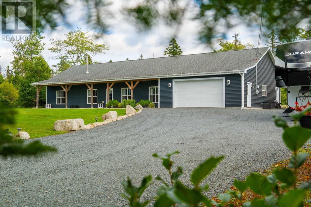 84 Powers Road, Whites Lake