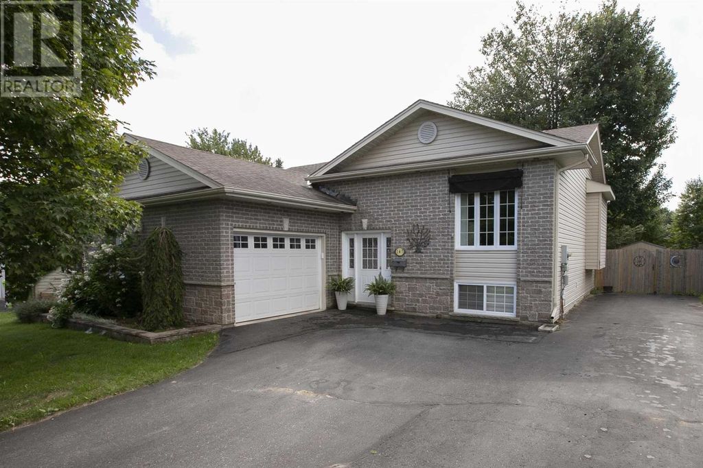 147 Queensgate Blvd, Sault Ste. Marie
