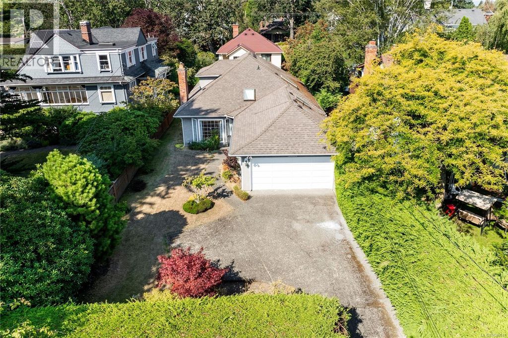 1376 Oliver St, Oak Bay