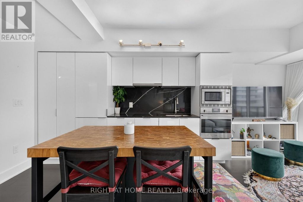 1809 - 955 Bay Street, Toronto (bay Street Corridor)