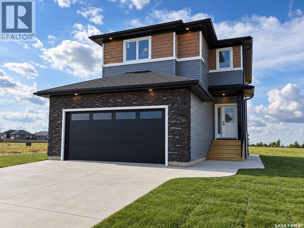 213 Veterans Drive, Warman