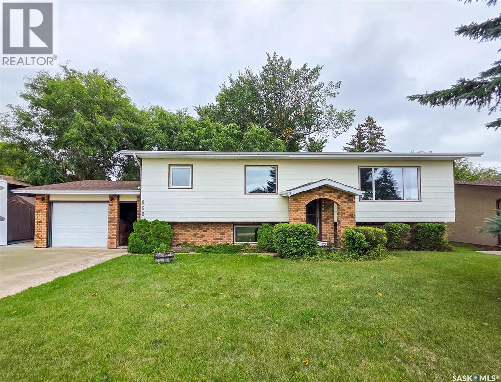 860 Montreal Street, Melville
