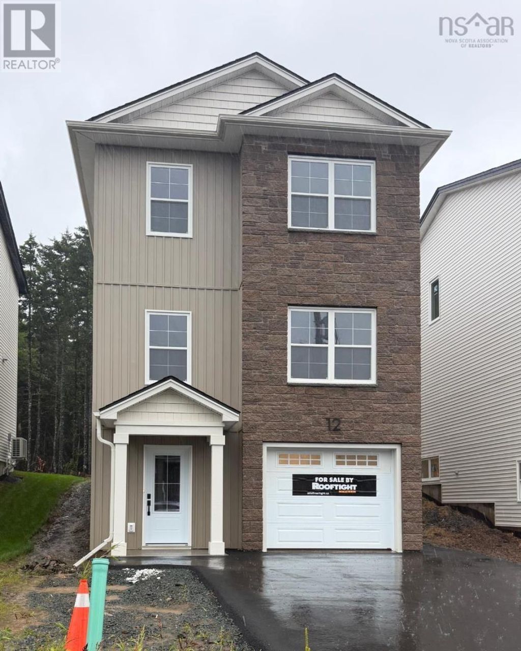 Gar-3 12 Garvey Court, Bedford