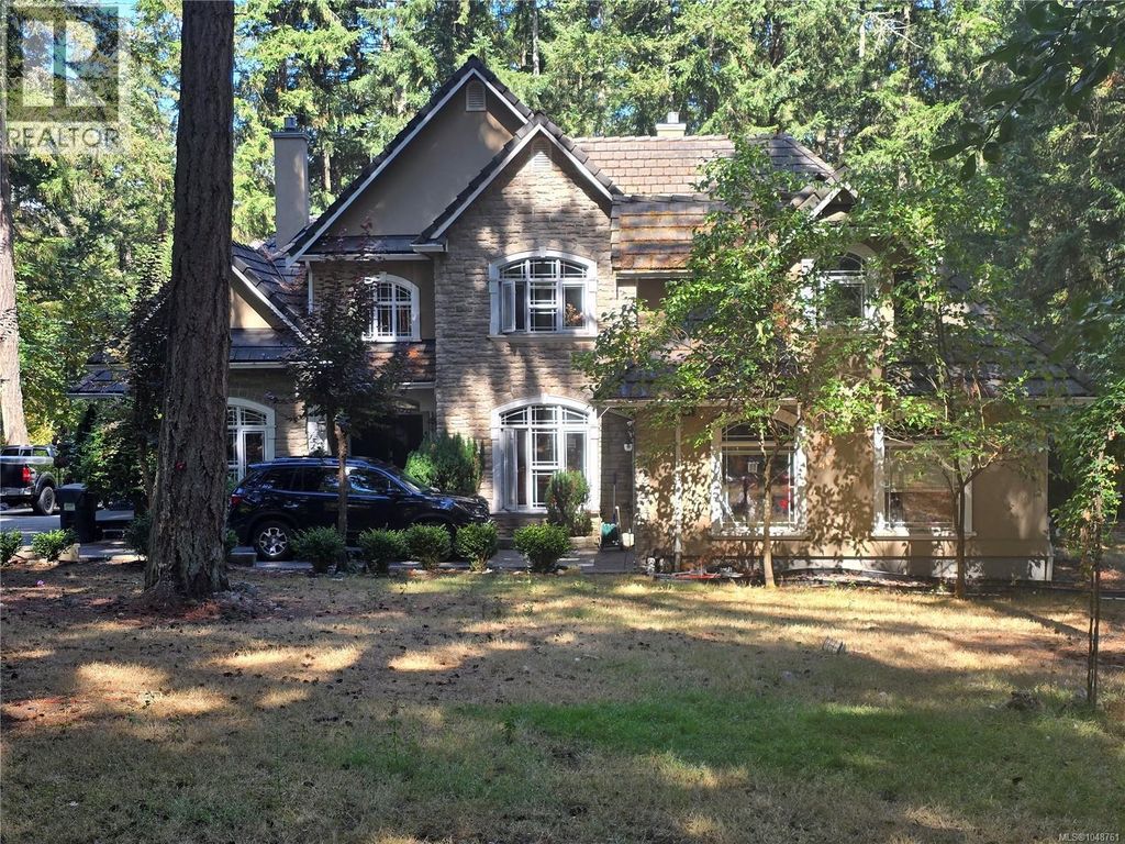 870 Falkirk Ave, North Saanich