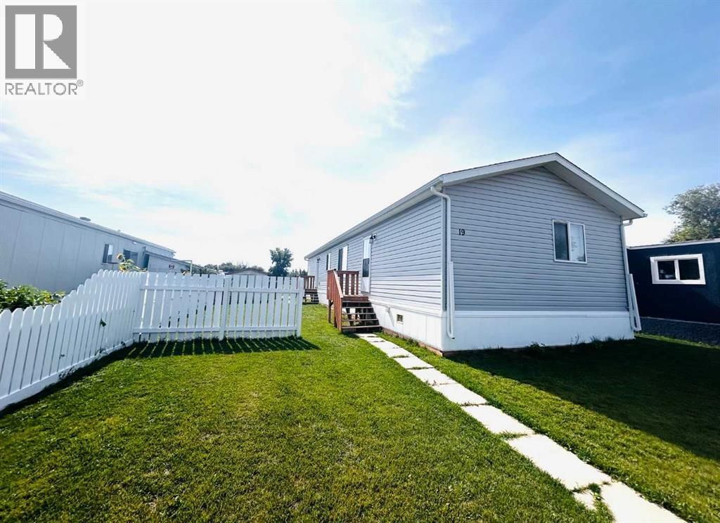 19 Eastbrook Drive E, Brooks