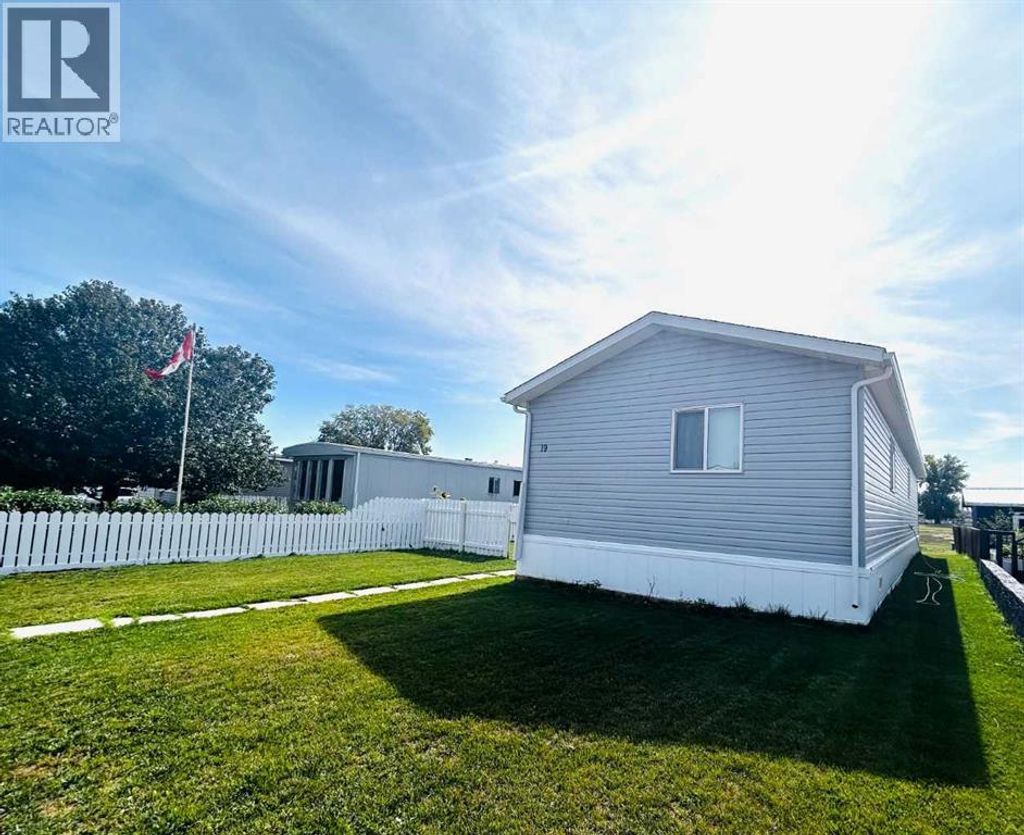19 Eastbrook Drive E, Brooks