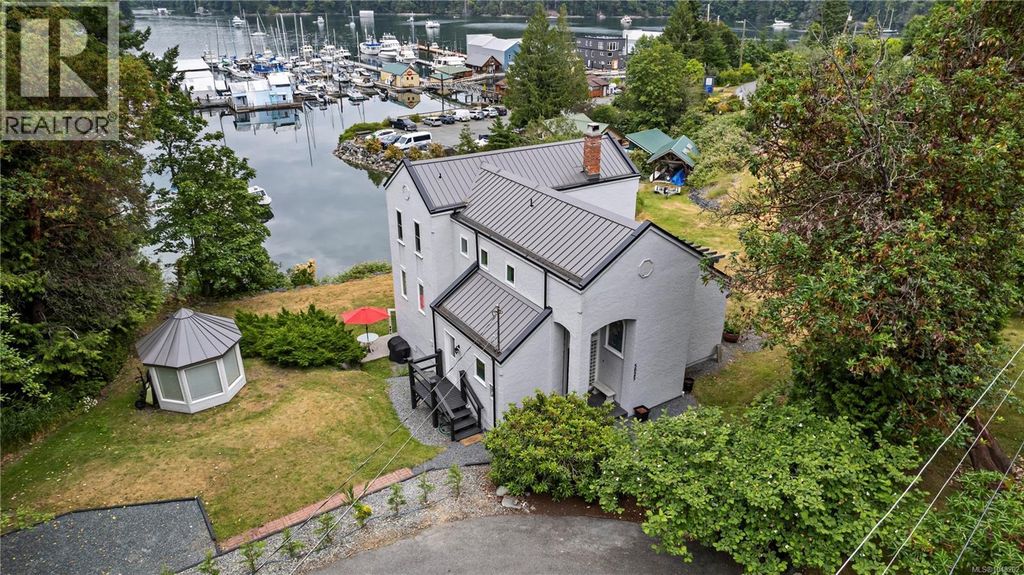 5025 Genoa Bay Rd, Duncan
