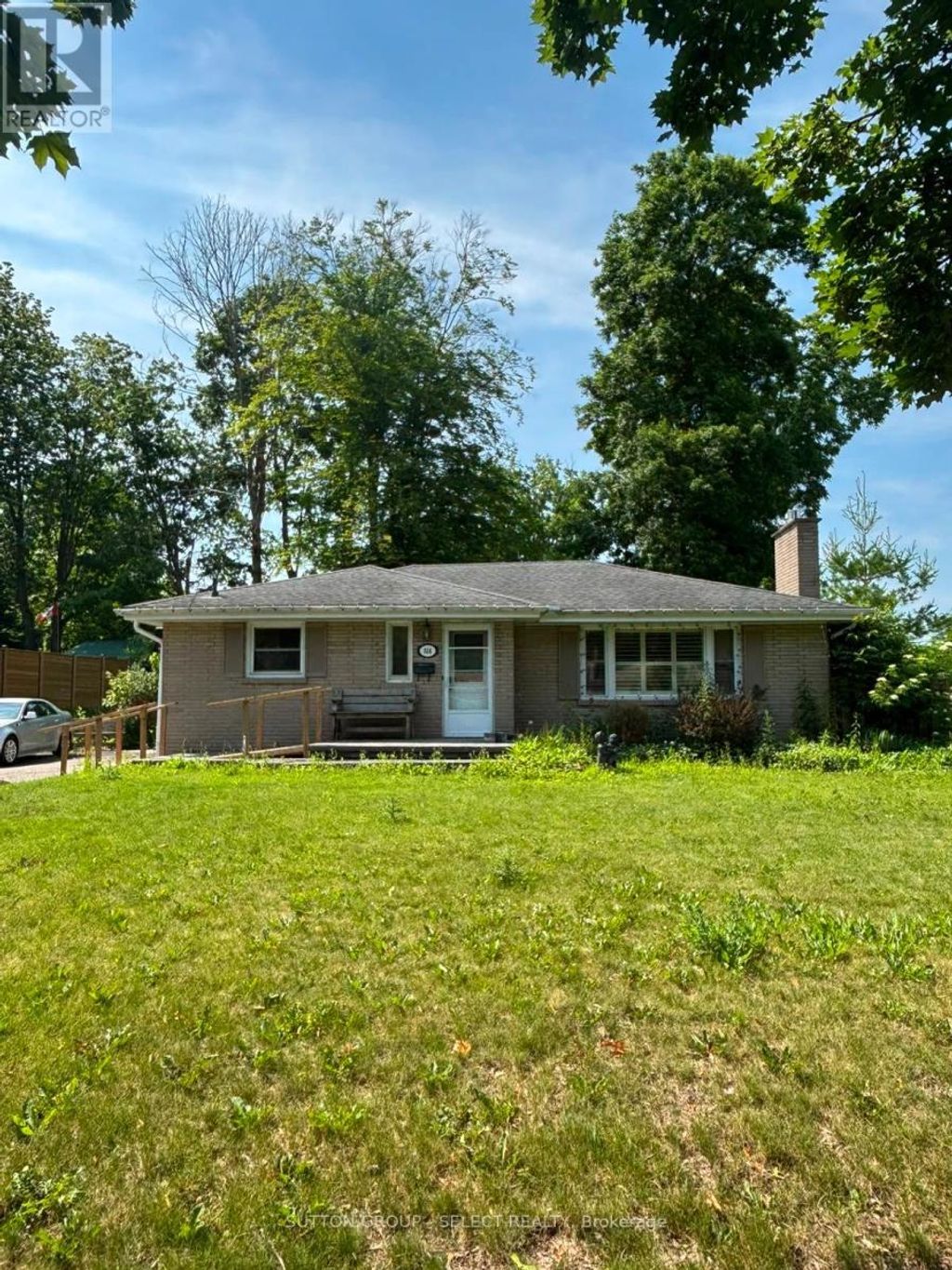 316 Ridgewood Crescent, London South (south D)
