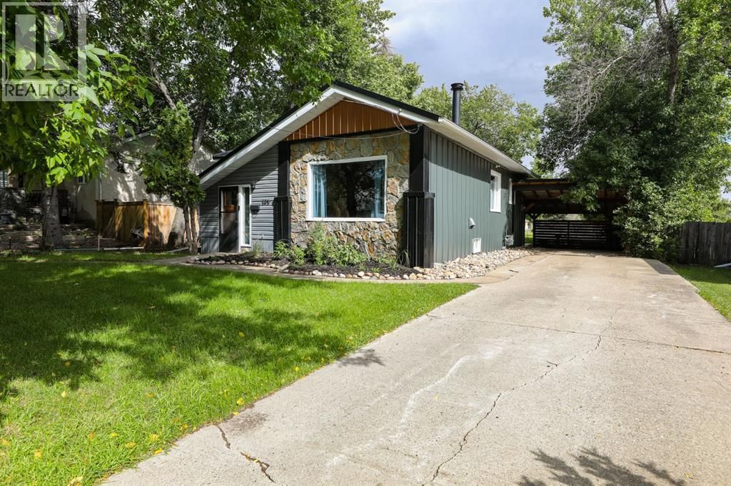 145 S 1 Street W, Magrath