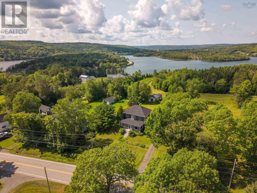 11659 Highway 16, Boylston