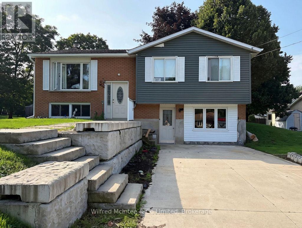2 Parkview Court, Brockton