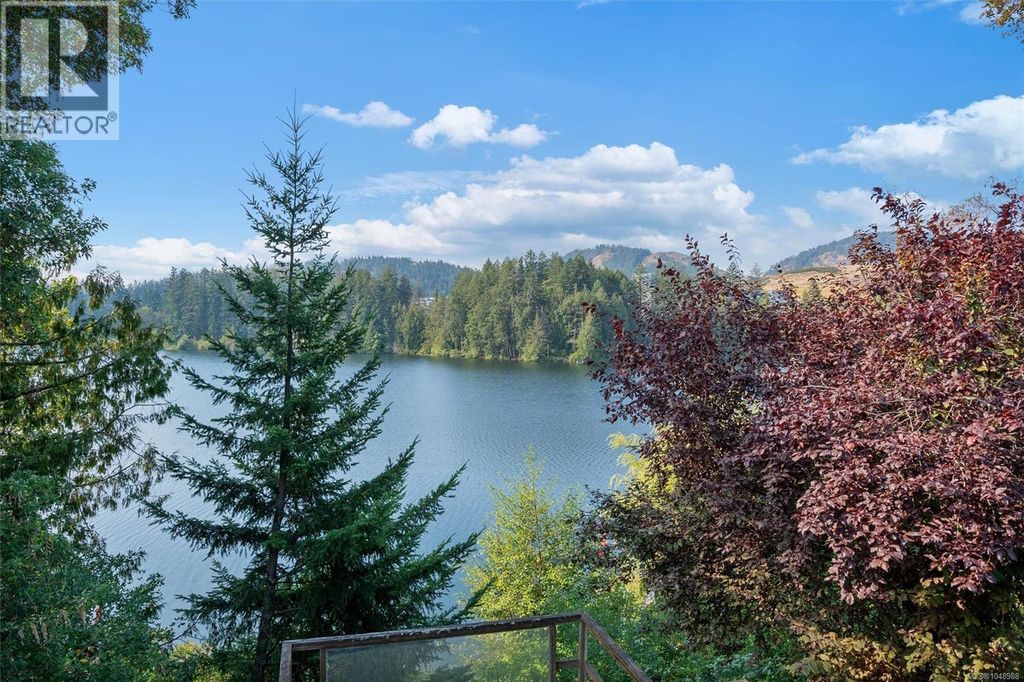 2815 Lake End Rd, Langford