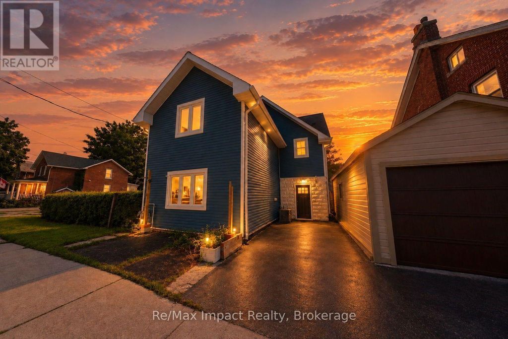 7 University Avenue E, Cobourg