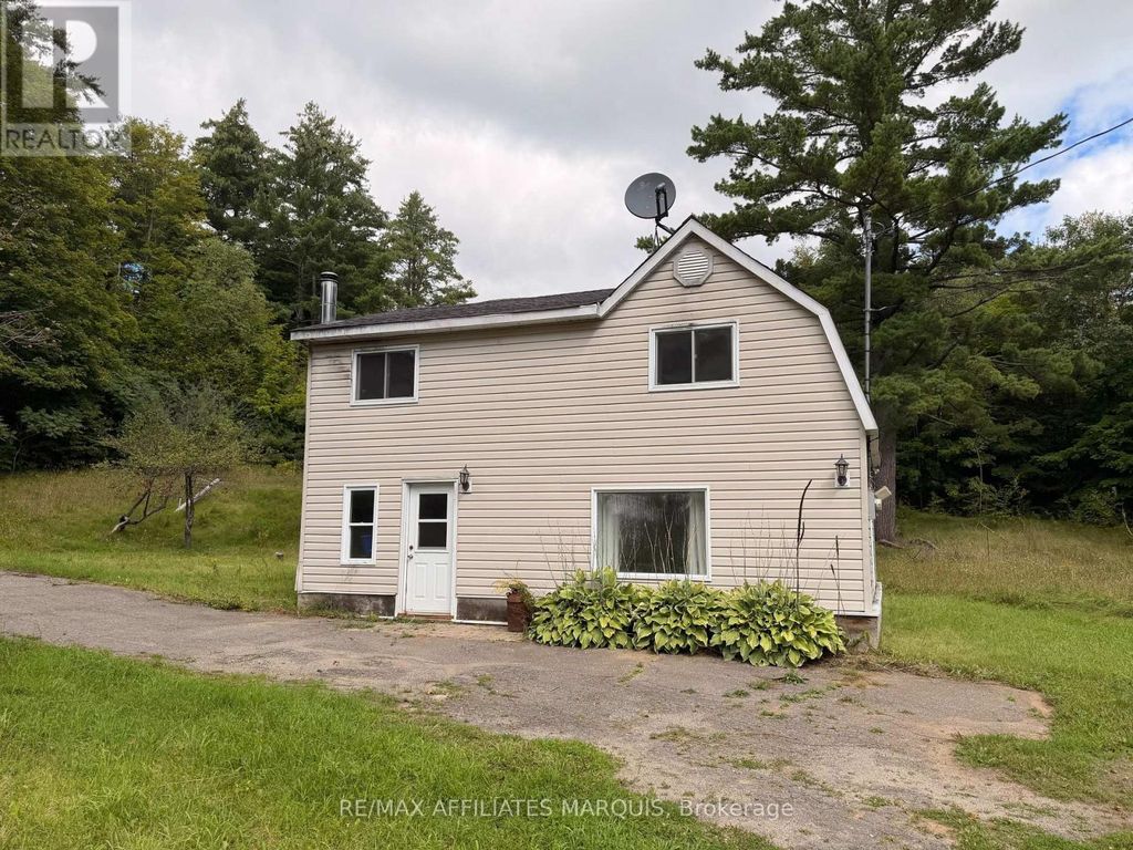 8774 Highway 511 Highway, Lanark Highlands