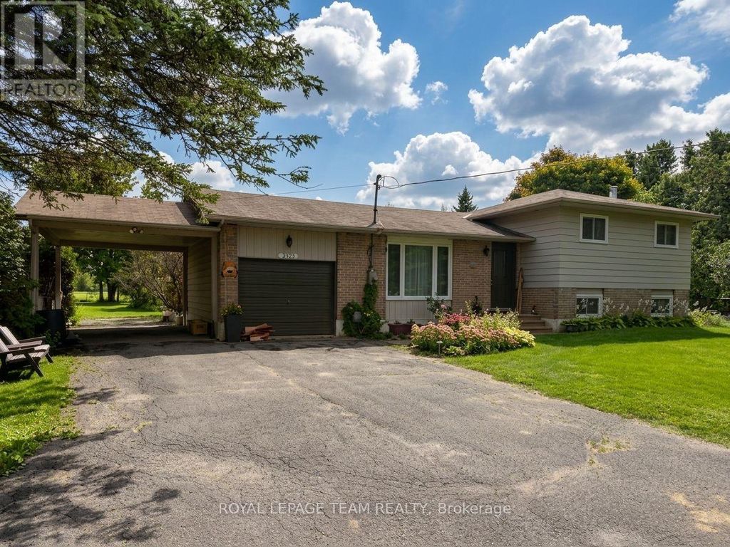 670 Van Buren Street, North Grenville