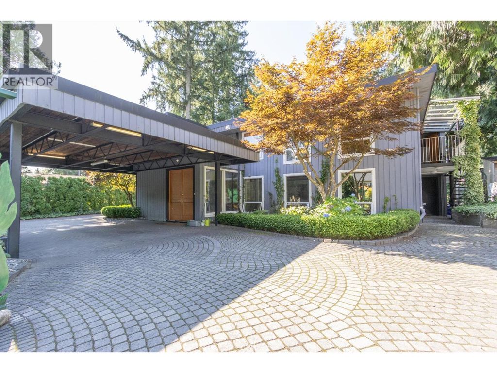 Suite 2673 Woodbine Drive, North Vancouver