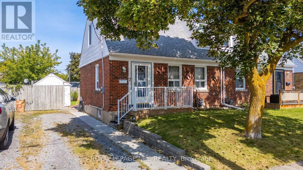 7 Beard Place, St. Catharines (e. Chester)
