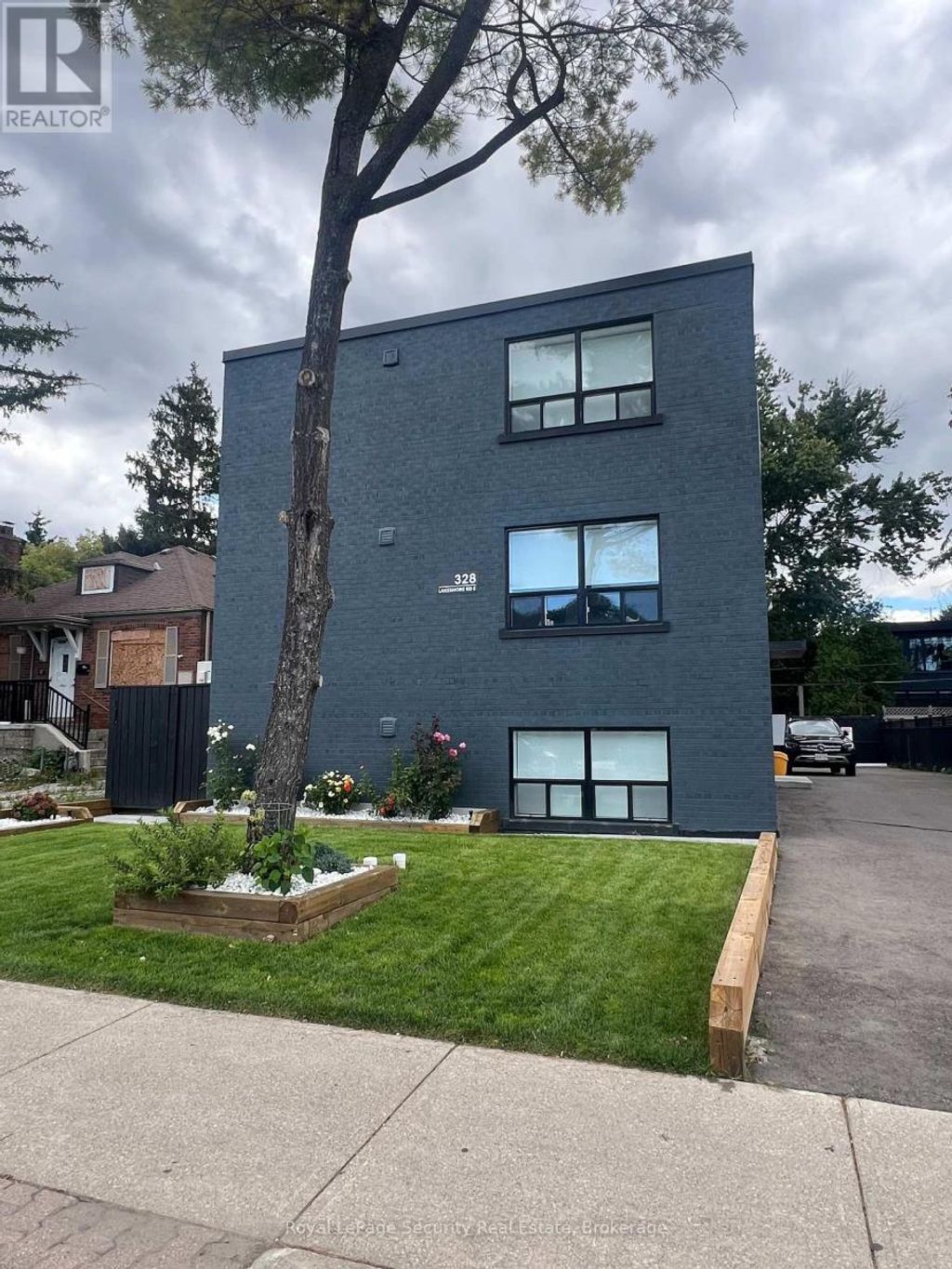 2 - 328 Lakeshore Road, Mississauga (port Credit)