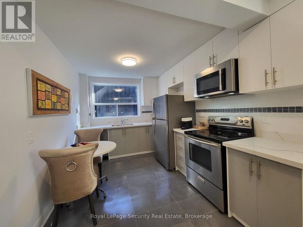 2 - 328 Lakeshore Road, Mississauga (port Credit)