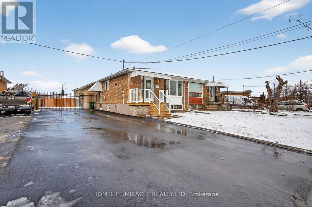 18 Rubydale Gardens, Toronto (humber Summit)