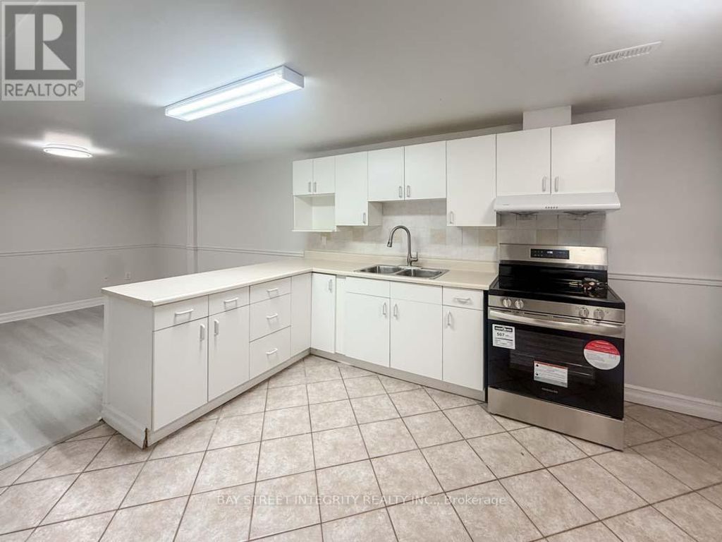 Lower - 130 Kingslake Road, Toronto (don Valley Village)