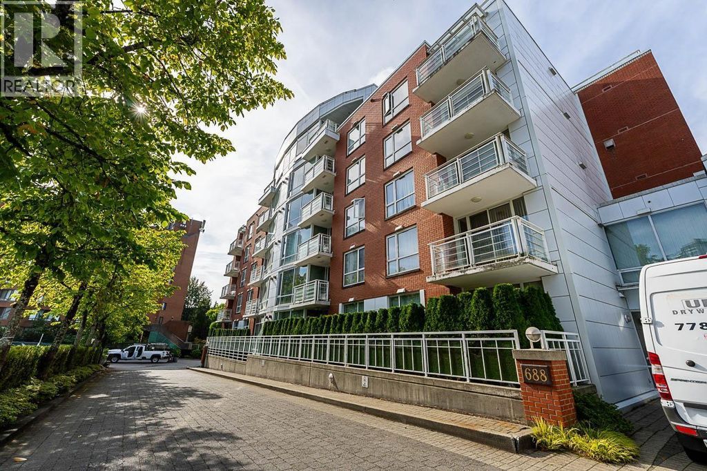 405 688 Fairchild Road, Vancouver