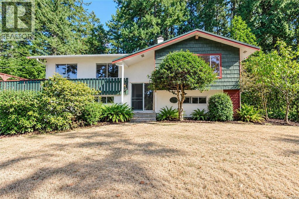 1914 Sandover Rd, North Saanich