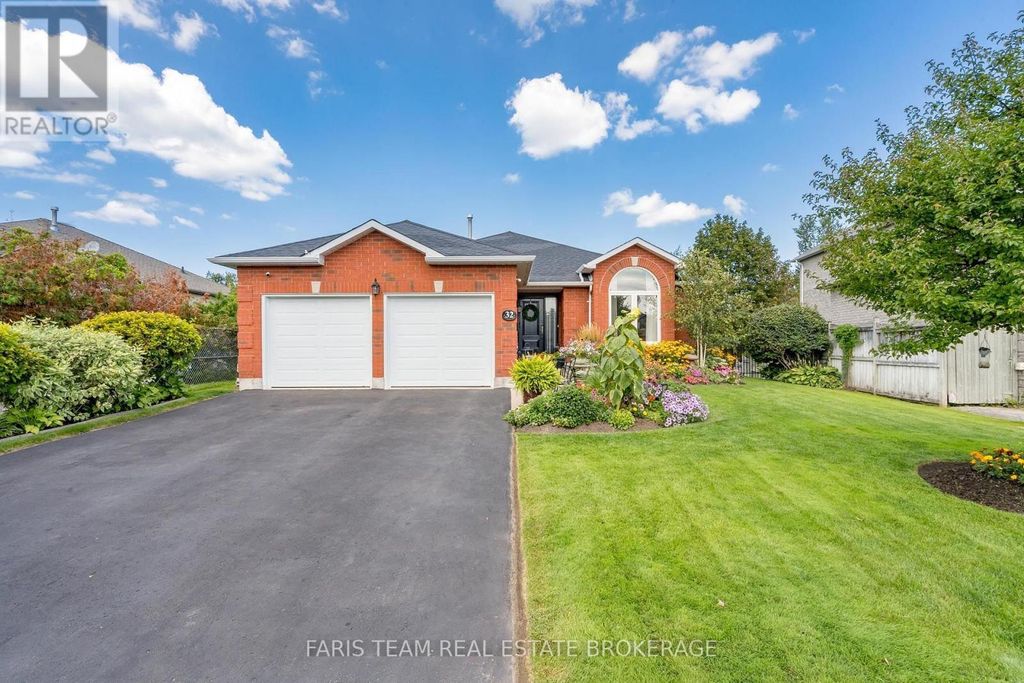 32 Stanley Street, Barrie (east Bayfield)
