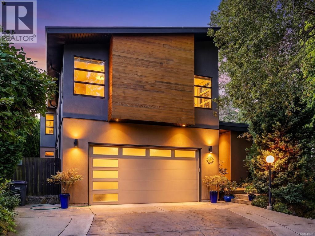 1047 San Marino Cres, Saanich