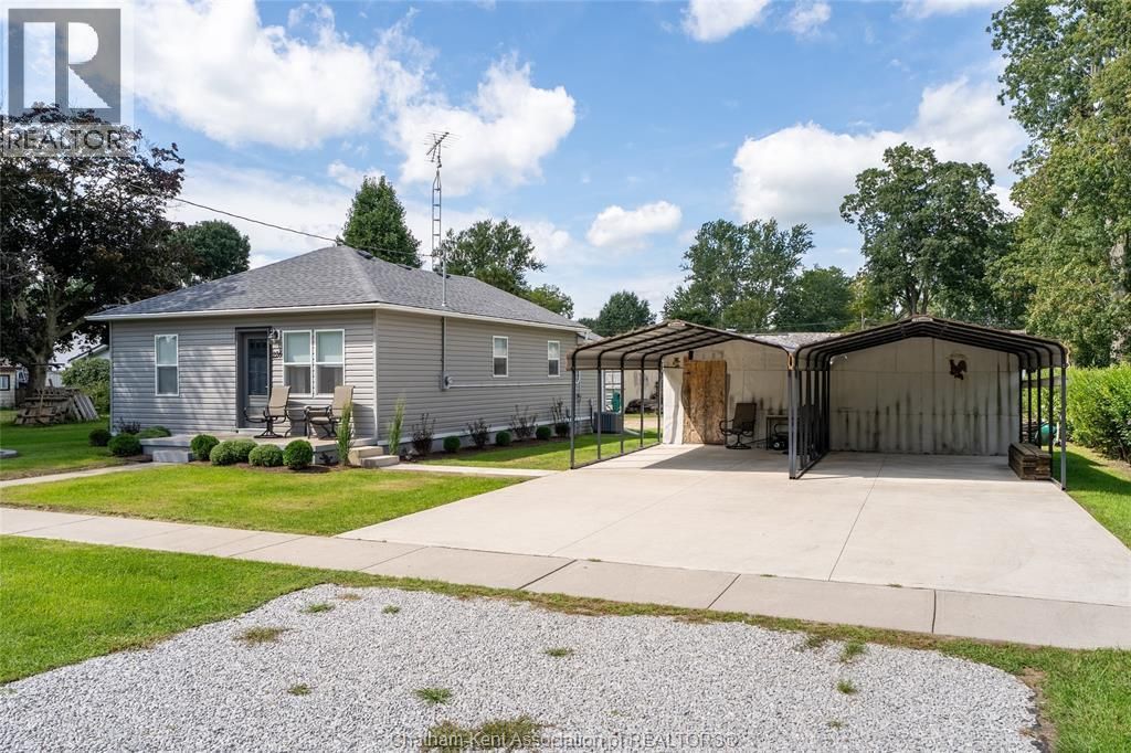 226 Oak Street East, Bothwell