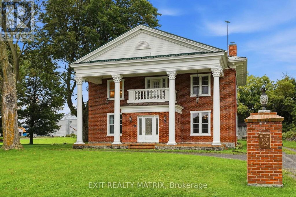 1966 Cassburn Road, Champlain