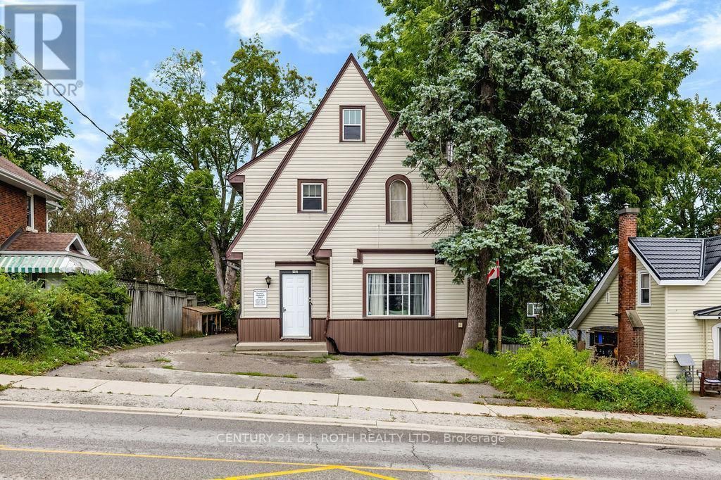 102 West Street N, Orillia